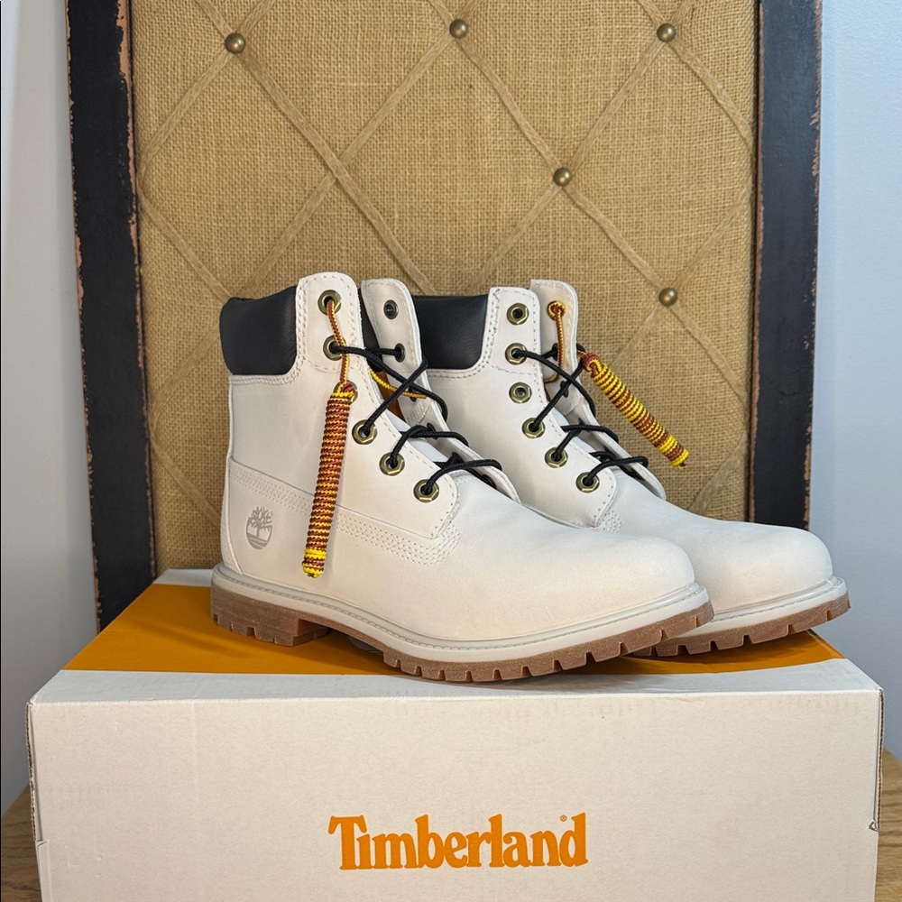 Timberland Boot Light Grey Nubuck 6” Waterproof in Size 9 NWT